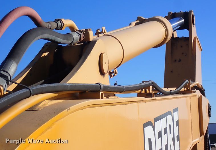 image for item DN2387 1998 John Deere 200LC  excavator