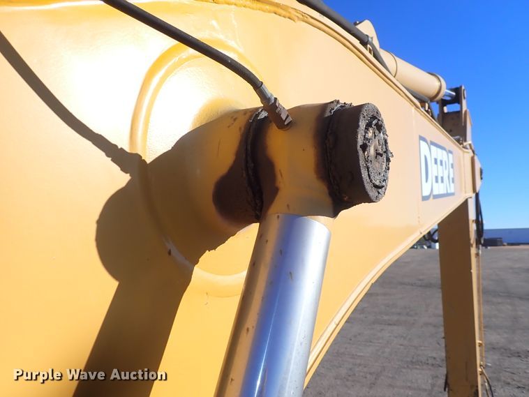 image for item DN2387 1998 John Deere 200LC  excavator