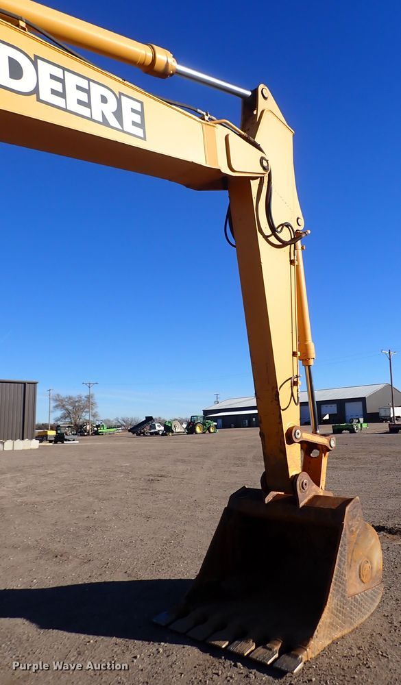 image for item DN2387 1998 John Deere 200LC  excavator