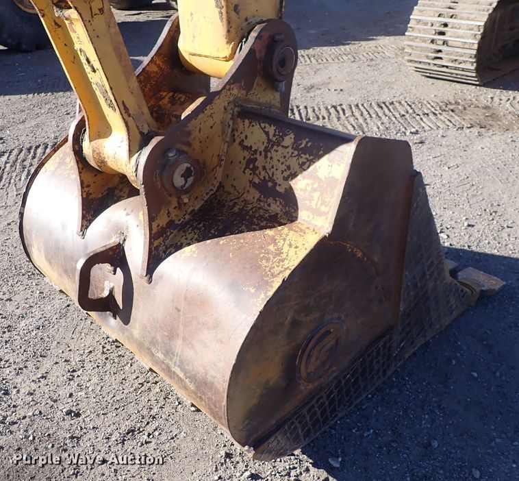 image for item DN2387 1998 John Deere 200LC  excavator