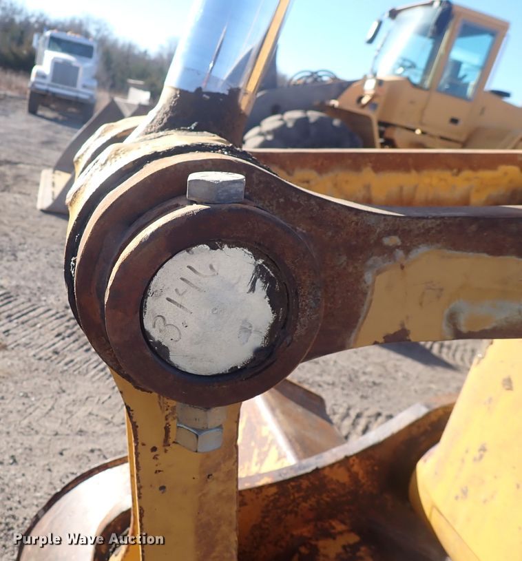 image for item DN2387 1998 John Deere 200LC  excavator