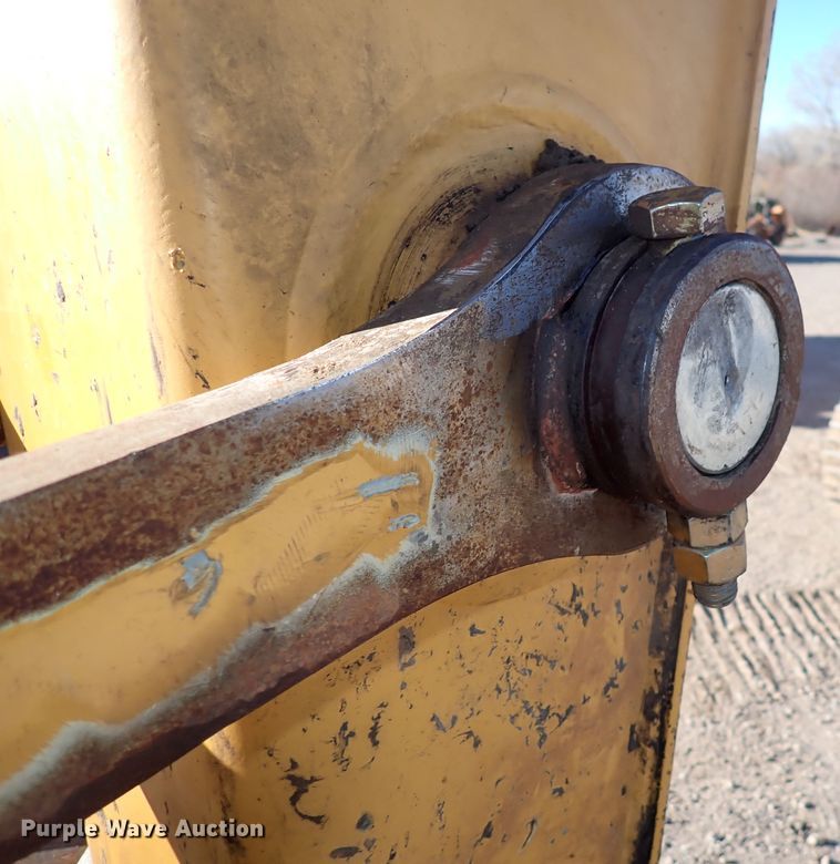 image for item DN2387 1998 John Deere 200LC  excavator