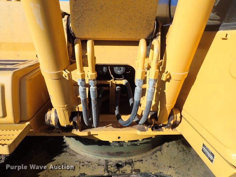 image for item DN2387 1998 John Deere 200LC  excavator