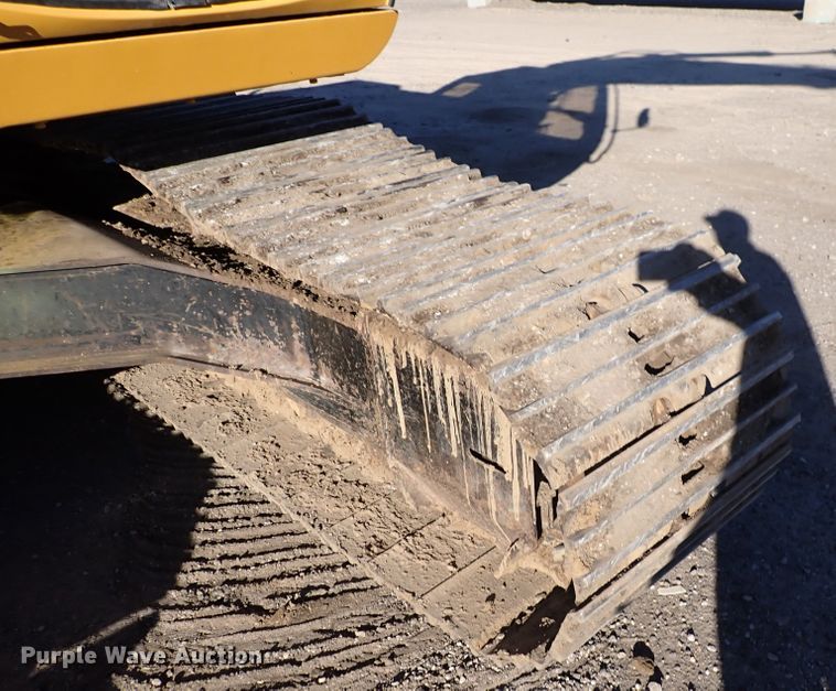 image for item DN2387 1998 John Deere 200LC  excavator