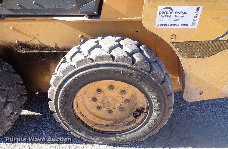 image for item DN2390 Mustang 2054  skid steer loader