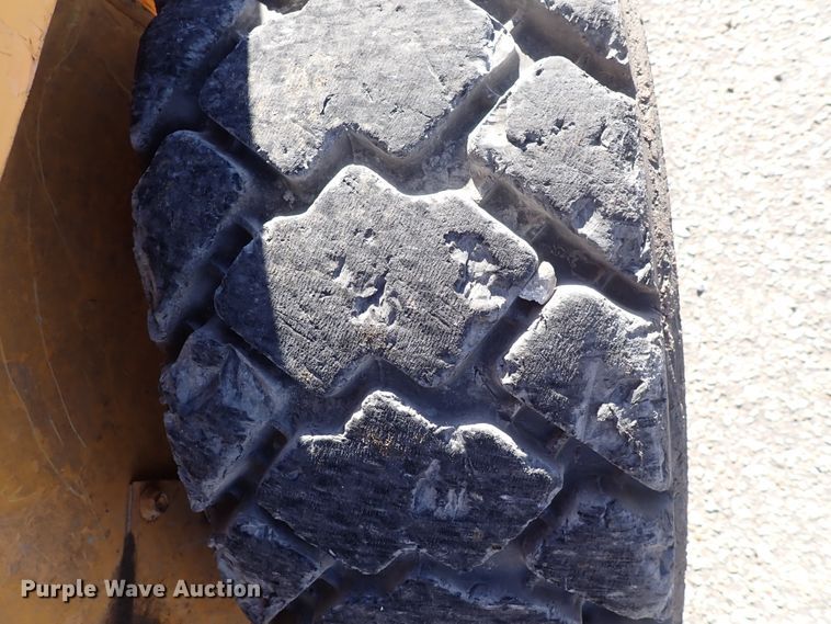 image for item DN2390 Mustang 2054  skid steer loader