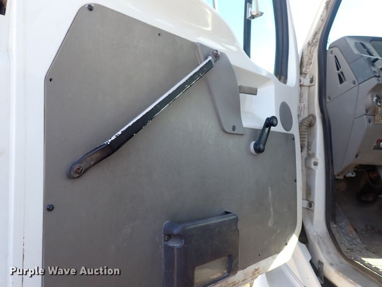 image for item DN2391 2000 Sterling L7500  crane truck