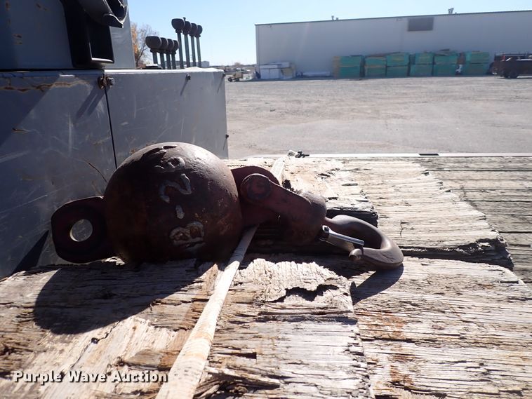 image for item DN2391 2000 Sterling L7500  crane truck