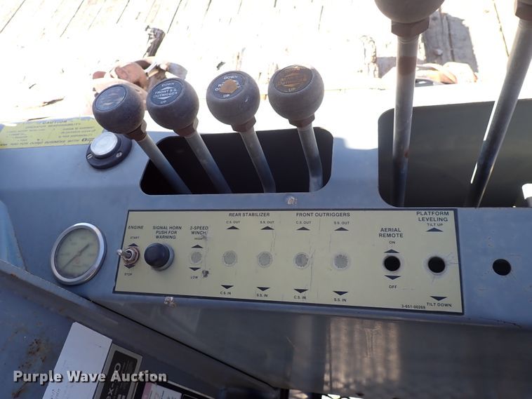 image for item DN2391 2000 Sterling L7500  crane truck