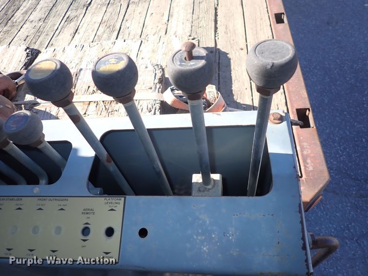 image for item DN2391 2000 Sterling L7500  crane truck