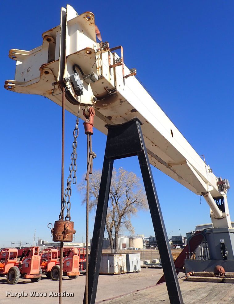 image for item DN2391 2000 Sterling L7500  crane truck