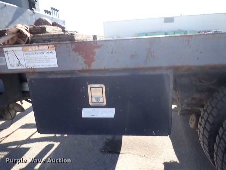 image for item DN2391 2000 Sterling L7500  crane truck