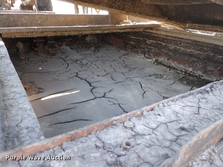 image for item DN2406 1993 Garlock  tar kettle