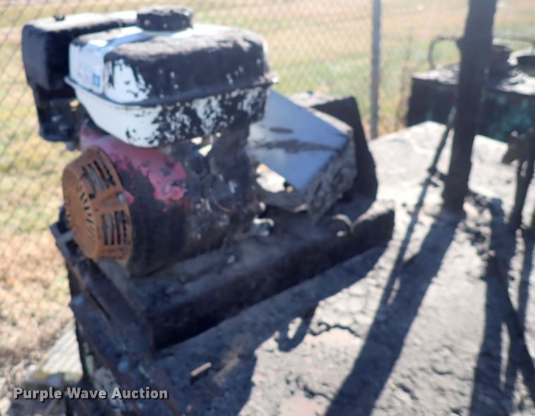 image for item DN2406 1993 Garlock  tar kettle