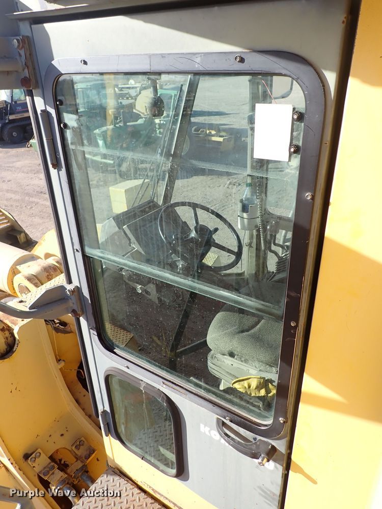 image for item DN2408 2000 Komatsu WA600-1LE  wheel loader