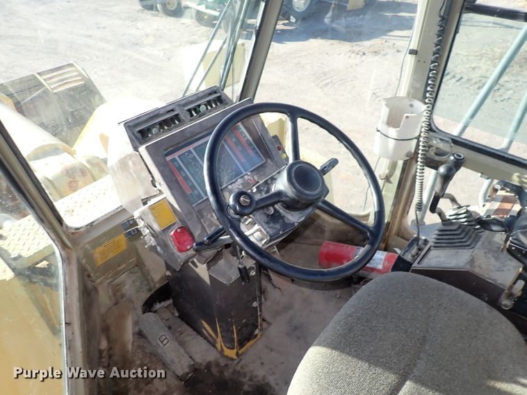 image for item DN2408 2000 Komatsu WA600-1LE  wheel loader