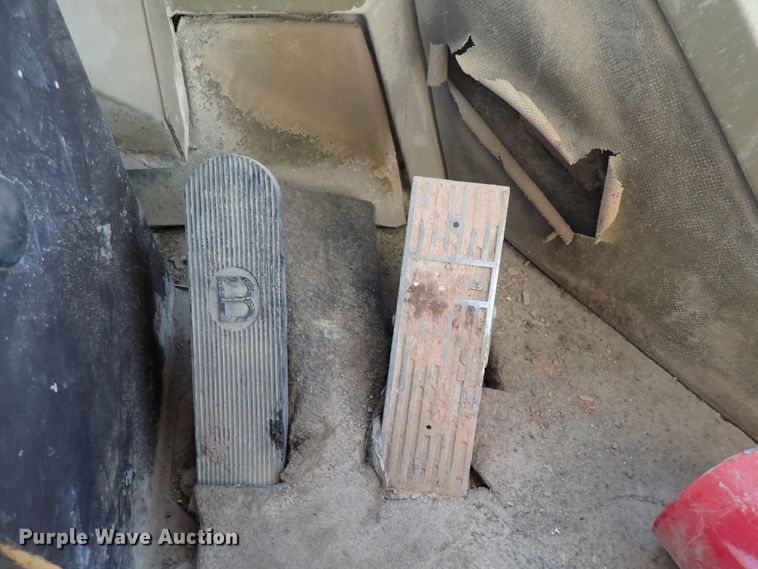 image for item DN2408 2000 Komatsu WA600-1LE  wheel loader