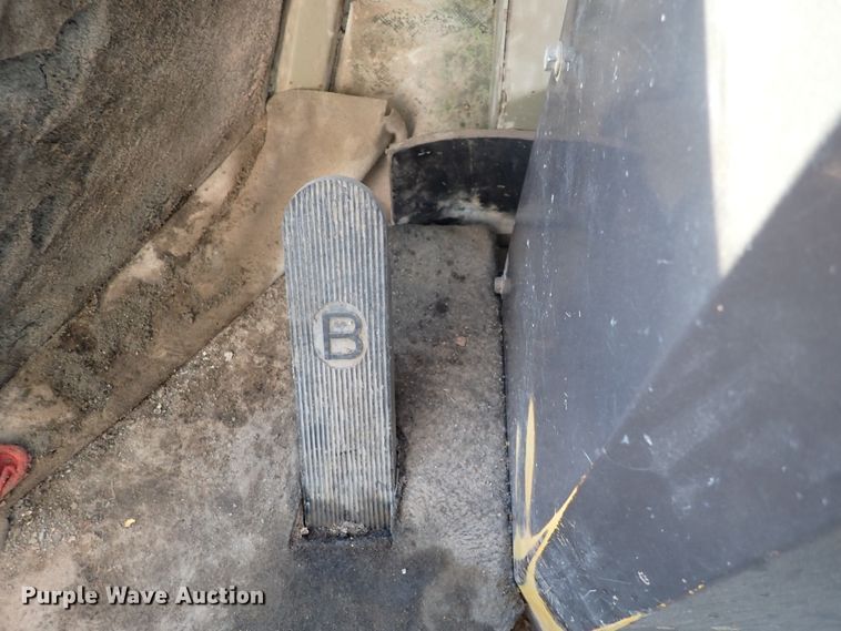 image for item DN2408 2000 Komatsu WA600-1LE  wheel loader