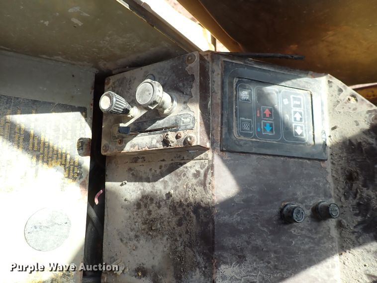 image for item DN2408 2000 Komatsu WA600-1LE  wheel loader