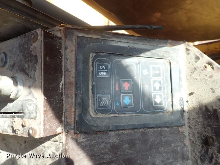 image for item DN2408 2000 Komatsu WA600-1LE  wheel loader