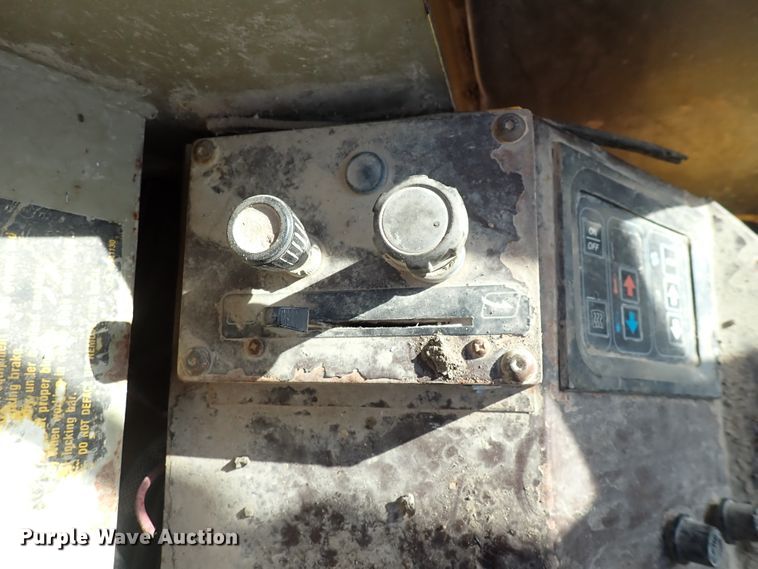 image for item DN2408 2000 Komatsu WA600-1LE  wheel loader