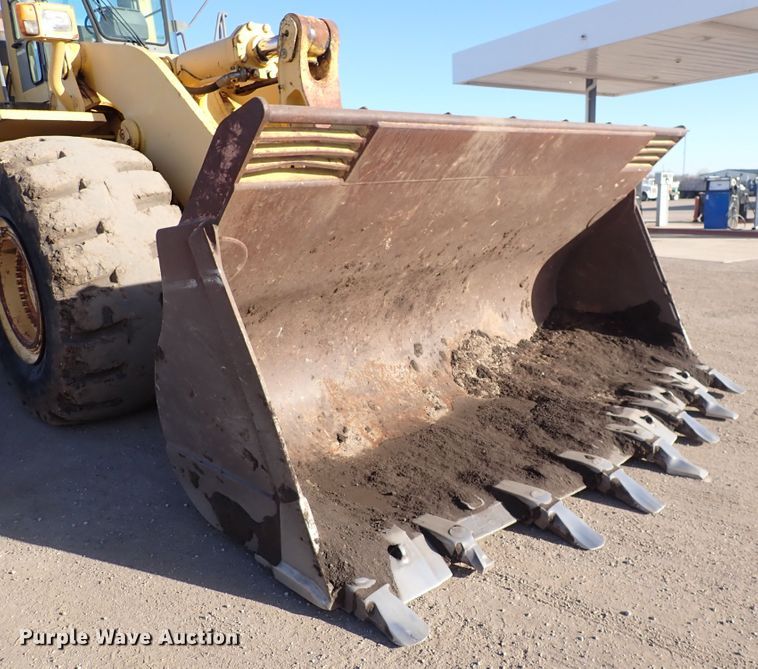 image for item DN2408 2000 Komatsu WA600-1LE  wheel loader