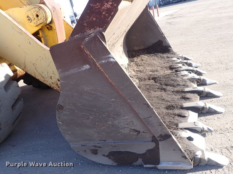 image for item DN2408 2000 Komatsu WA600-1LE  wheel loader