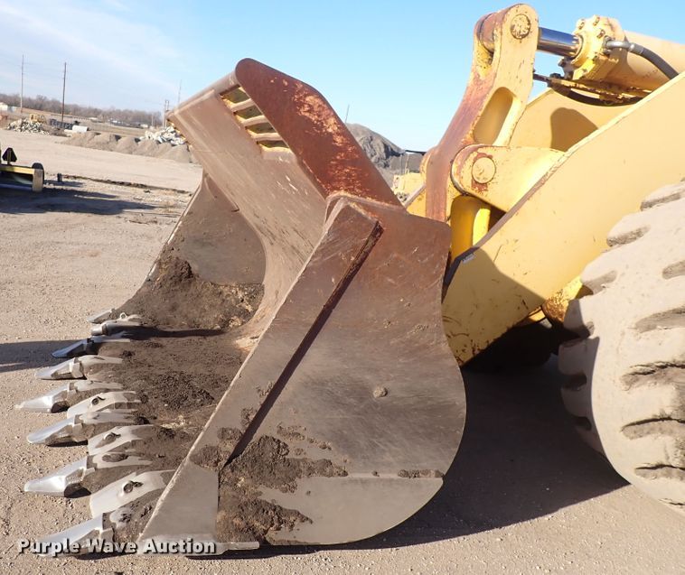 image for item DN2408 2000 Komatsu WA600-1LE  wheel loader