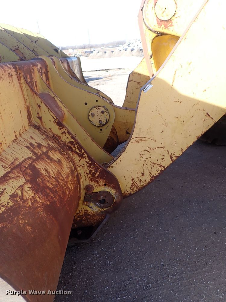 image for item DN2408 2000 Komatsu WA600-1LE  wheel loader