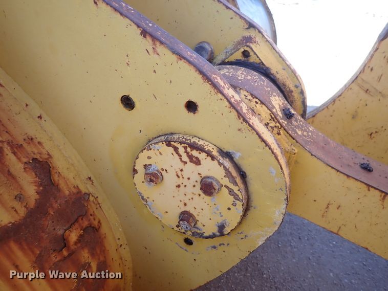 image for item DN2408 2000 Komatsu WA600-1LE  wheel loader