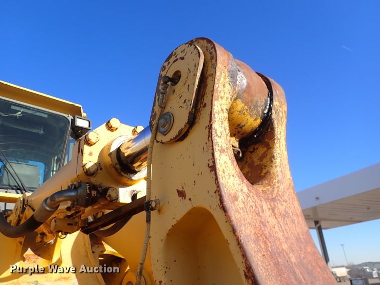 image for item DN2408 2000 Komatsu WA600-1LE  wheel loader