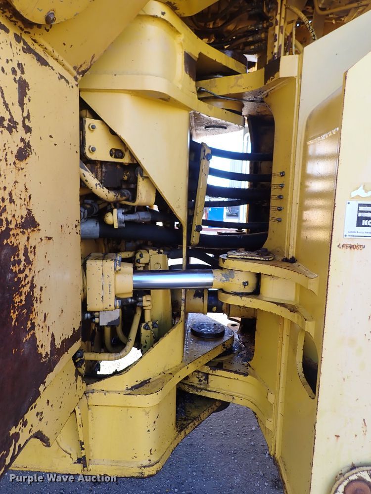 image for item DN2408 2000 Komatsu WA600-1LE  wheel loader