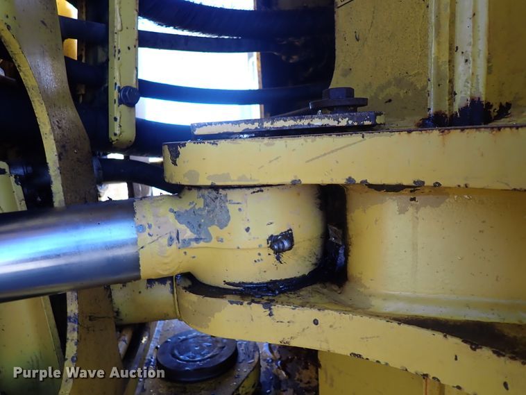 image for item DN2408 2000 Komatsu WA600-1LE  wheel loader