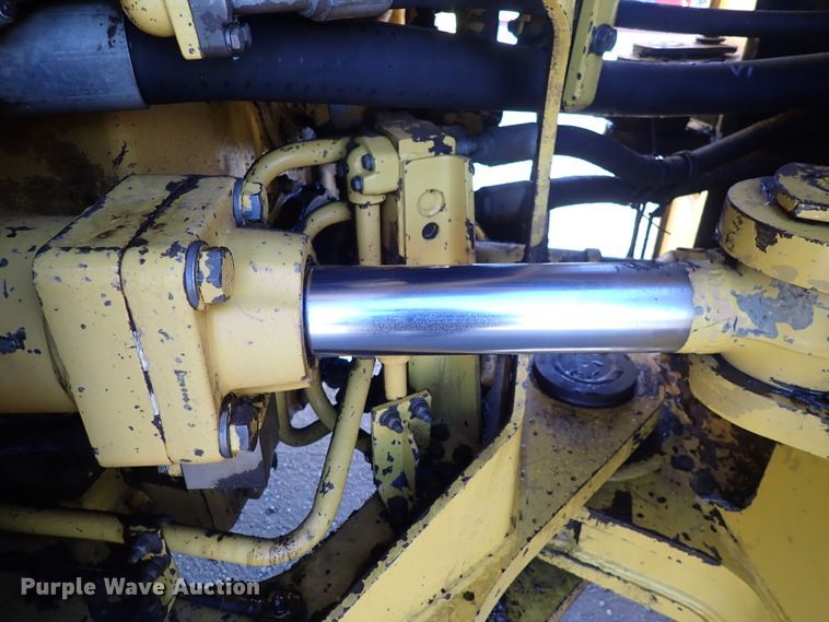 image for item DN2408 2000 Komatsu WA600-1LE  wheel loader