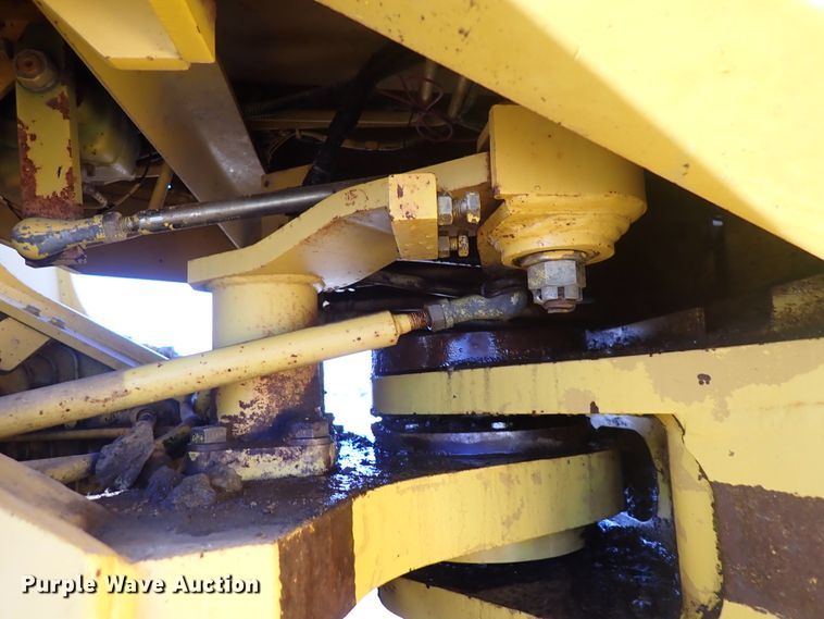 image for item DN2408 2000 Komatsu WA600-1LE  wheel loader