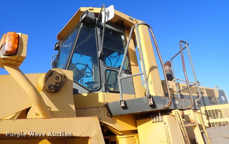 image for item DN2408 2000 Komatsu WA600-1LE  wheel loader