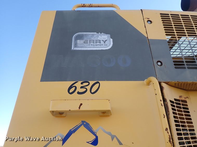 image for item DN2408 2000 Komatsu WA600-1LE  wheel loader