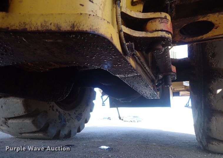 image for item DN2408 2000 Komatsu WA600-1LE  wheel loader