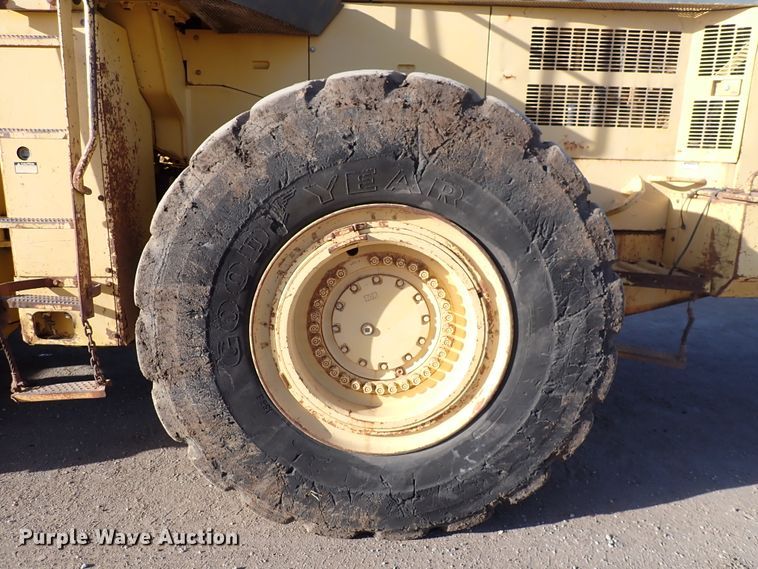 image for item DN2408 2000 Komatsu WA600-1LE  wheel loader