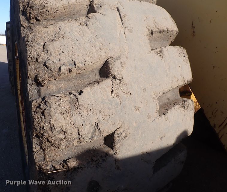 image for item DN2408 2000 Komatsu WA600-1LE  wheel loader