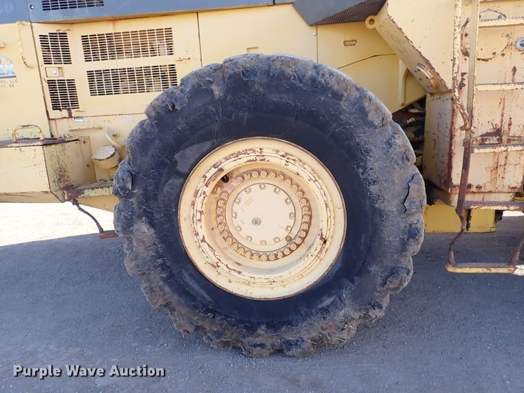 image for item DN2408 2000 Komatsu WA600-1LE  wheel loader