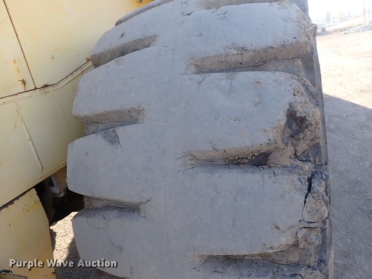 image for item DN2408 2000 Komatsu WA600-1LE  wheel loader