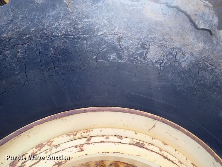 image for item DN2408 2000 Komatsu WA600-1LE  wheel loader