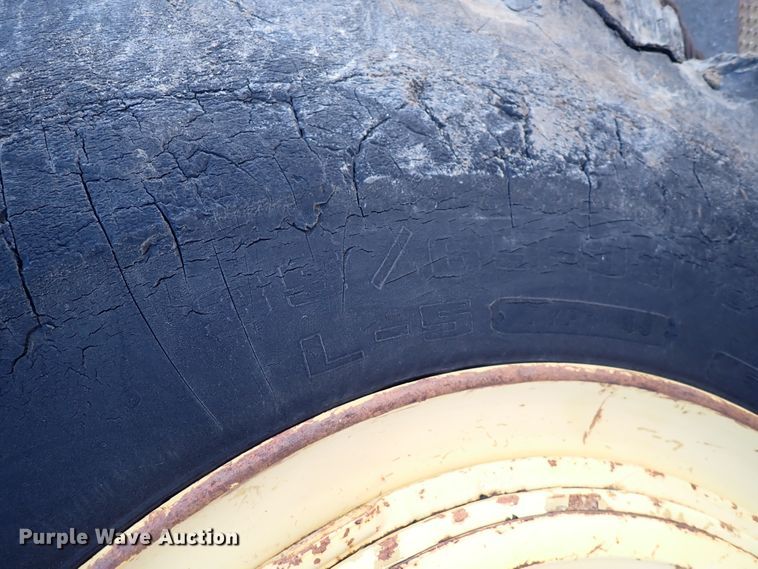 image for item DN2408 2000 Komatsu WA600-1LE  wheel loader