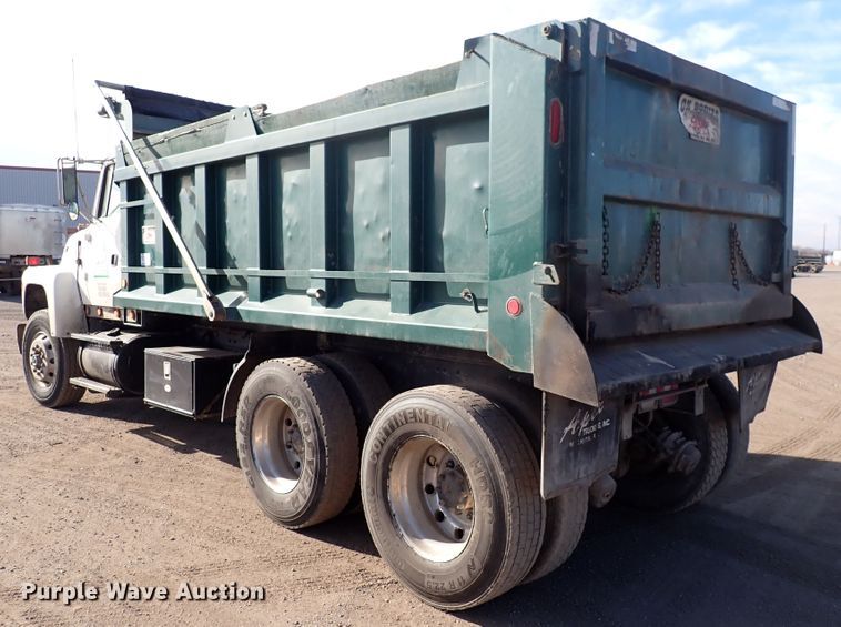 image for item DN2410 1992 Ford LT8000  dump truck