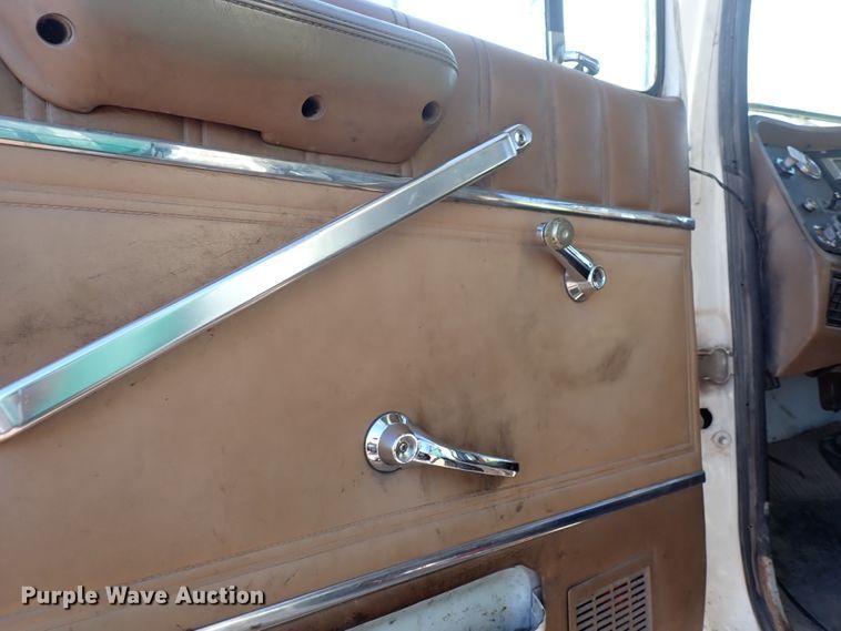 image for item DN2410 1992 Ford LT8000  dump truck