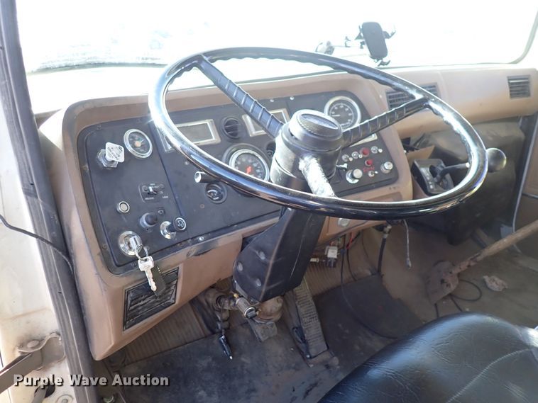 image for item DN2410 1992 Ford LT8000  dump truck