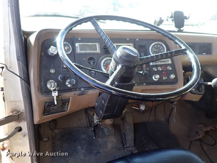 image for item DN2410 1992 Ford LT8000  dump truck