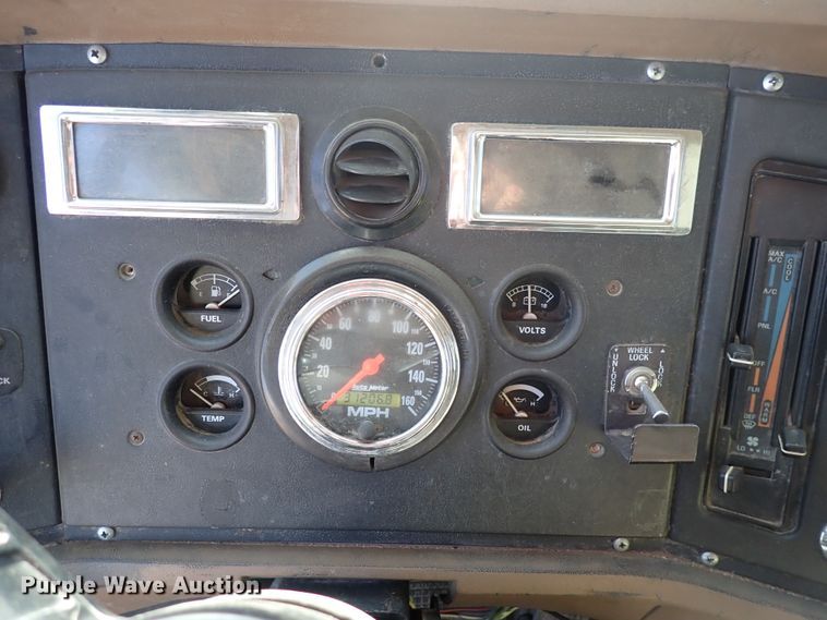 image for item DN2410 1992 Ford LT8000  dump truck