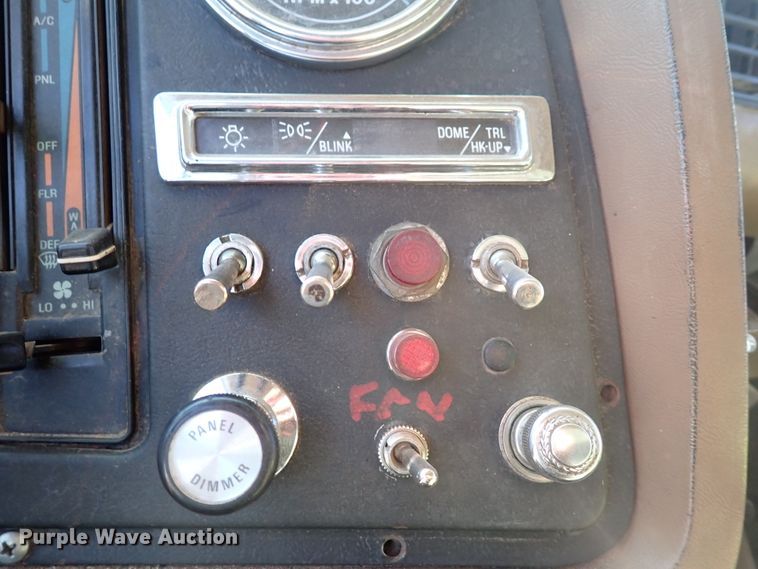 image for item DN2410 1992 Ford LT8000  dump truck